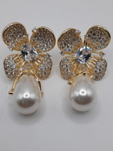 Gold- toned hypoallergenic shell pearl flower stud cubic zirconia earrings